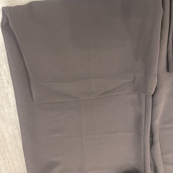 Wilfred The Effortless Pant in Peppercorn Gray. - Picture 6 of 11